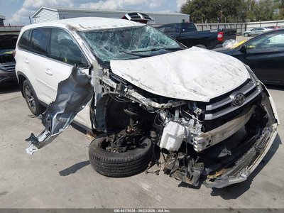 5TDZZRFH3KS****** 2019 Toyota Highlander