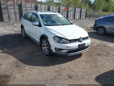 3VWH17AU0HM****** 2017 Volkswagen Golf Alltrack
