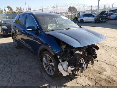 KNDCE3LC0H5****** 2017 Kia Niro