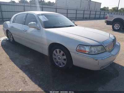 1LNHM82W25Y****** 2005 Lincoln Town Car