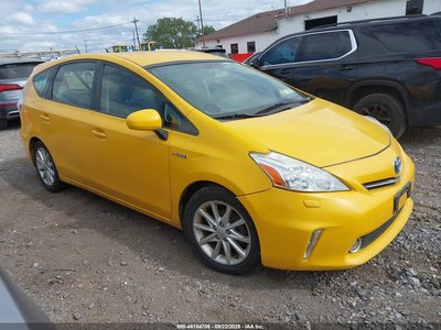 JTDZN3EU6EJ****** 2014 Toyota Prius V