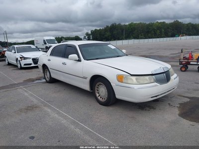 1LNHM81W71Y****** 2001 Lincoln Town Car