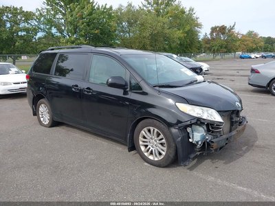 5TDYK3DC9BS****** 2011 Toyota Sienna