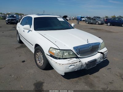 1LNHM82W63Y****** 2003 Lincoln Town Car