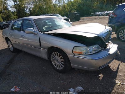 1LNHM82W13Y****** 2003 Lincoln Town Car