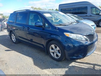 5TDKK3DC4CS****** 2012 Toyota Sienna
