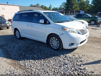 5TDDK3DC8CS****** 2012 Toyota Sienna