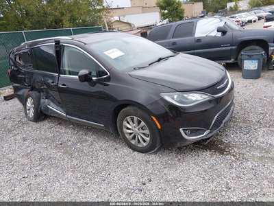2C4RC1BGXJR****** 2018 Chrysler Pacifica