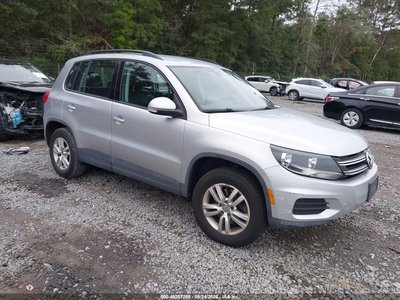 WVGAV7AX0GW****** 2016 Volkswagen Tiguan