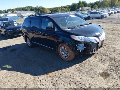 5TDYK3DC9GS****** 2016 Toyota Sienna