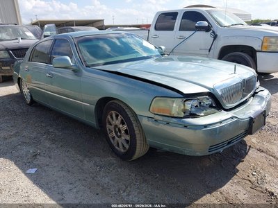 1LNHM81W84Y****** 2004 Lincoln Town Car