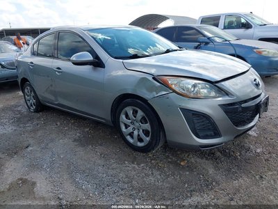JM1BL1UFXB1****** 2011 Mazda 3