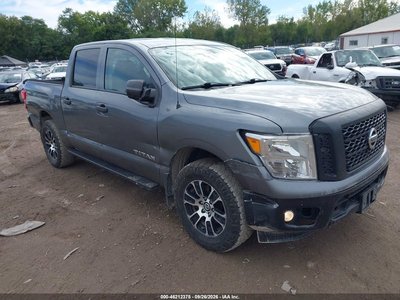 1N6AA1EJ5HN****** 2017 Nissan Titan