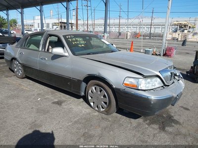 1LNHM82W15Y****** 2005 Lincoln Town Car