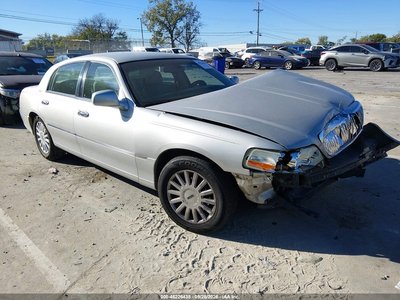 1LNHM81W05Y****** 2005 Lincoln Town Car
