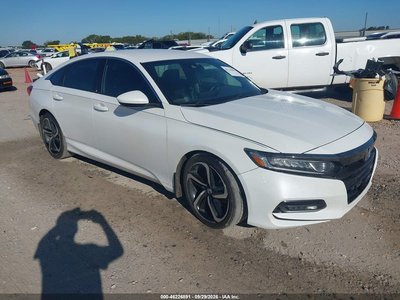 1HGCV1F33JA****** 2018 Honda Accord