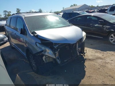 5TDYZ3DC8JS****** 2018 Toyota Sienna