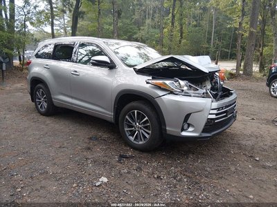 5TDJZRFH4JS****** 2018 Toyota Highlander