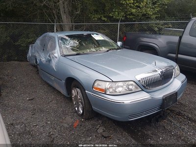 2LNHM82VX8X****** 2008 Lincoln Town Car