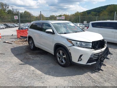 5TDDZRFH1JS****** 2018 Toyota Highlander