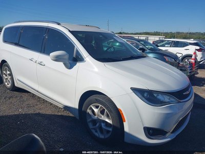 2C4RC1BG5JR****** 2018 Chrysler Pacifica