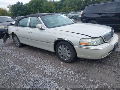 1LNHM83W04Y****** 2004 Lincoln Town Car