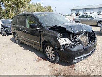 2C4RC1BG5FR****** 2015 Chrysler Town & Country