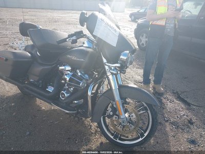 1HD1KBC11JB****** 2018 Harley-Davidson FLHX