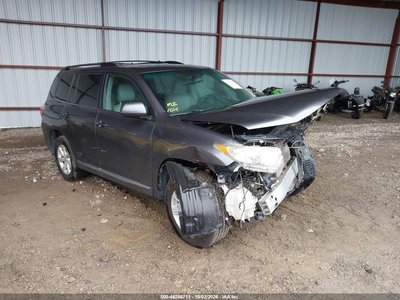 5TDBK3EH3DS****** 2013 Toyota Highlander