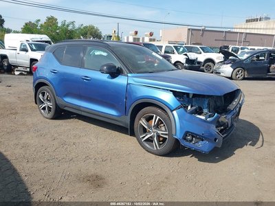 YV4162UM3M2****** 2021 Volvo XC40