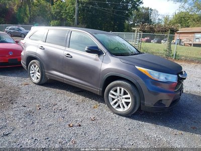 5TDZARFH9ES****** 2014 Toyota Highlander