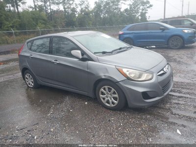 KMHCT5AE2DU****** 2013 Hyundai Accent