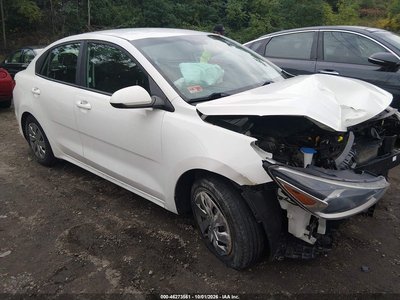 3KPA24AB9JE****** 2018 Kia Rio