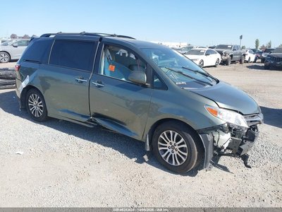 5TDYZ3DC9JS****** 2018 Toyota Sienna