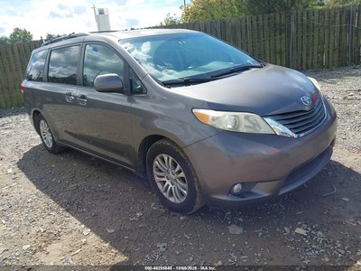 5TDYK3DC9BS****** 2011 Toyota Sienna