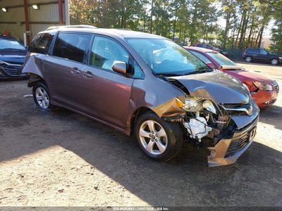 5TDKZ3DC2KS****** 2019 Toyota Sienna