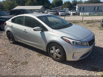 3KPFK4A76HE****** 2017 Kia Forte