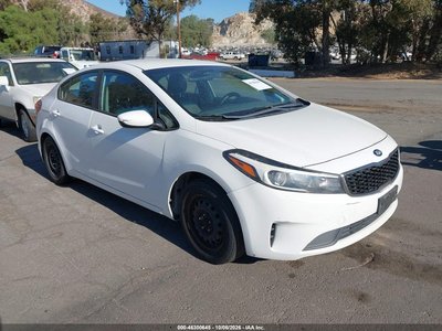 3KPFK4A72HE****** 2017 Kia Forte