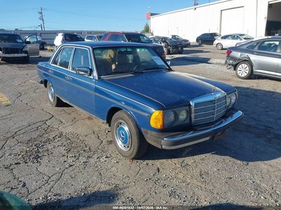 WDBAB23AXDB****** 1983 Mercedes-Benz 200 Series