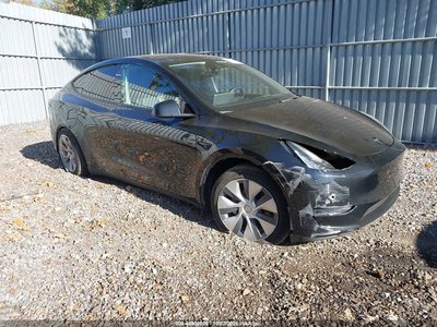 7SAYGAEE3NF****** 2022 Tesla Model Y