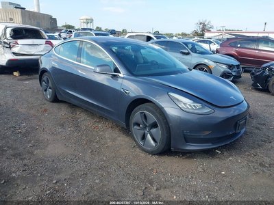 5YJ3E1EAXJF****** 2018 Tesla Model 3