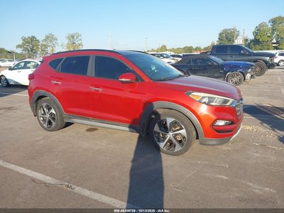 KM8J33A28HU****** 2017 Hyundai Tucson