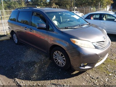 5TDYK3DC2CS****** 2012 Toyota Sienna