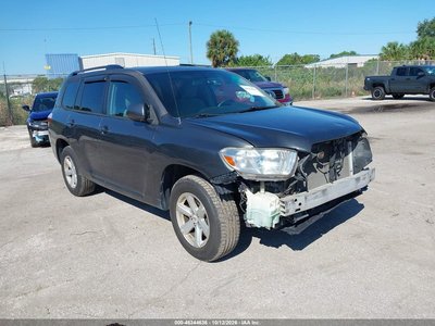5TDBK3EH1AS****** 2010 Toyota Highlander