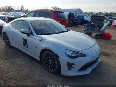 JF1ZNAA13H9****** 2017 Toyota 86