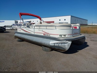 LWCP001***** 2005 Lowe Pontoon