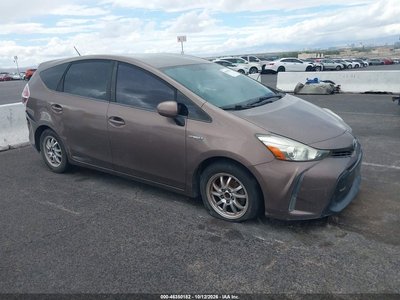 JTDZN3EU3FJ****** 2015 Toyota Prius V