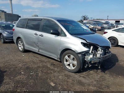 5TDZZ3DC2HS****** 2017 Toyota Sienna