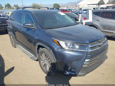5TDKZRFH9HS****** 2017 Toyota Highlander
