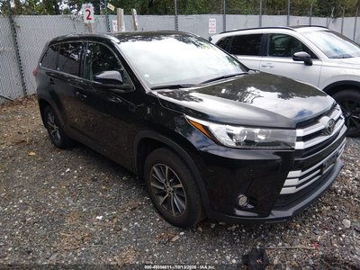 5TDJZRFH7KS****** 2019 Toyota Highlander
